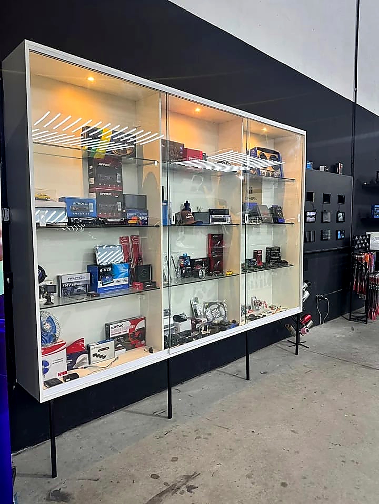 Vitrine de acessórios automotivos